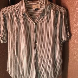 Short sleeve button up